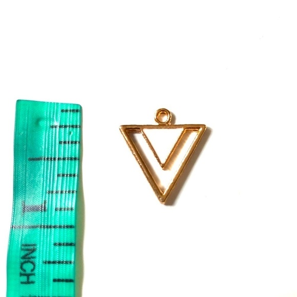 🔴 5 for $10 ONE White & Gold Triangle Shaped Pendant Zinc Alloy - Picture 8 of 8